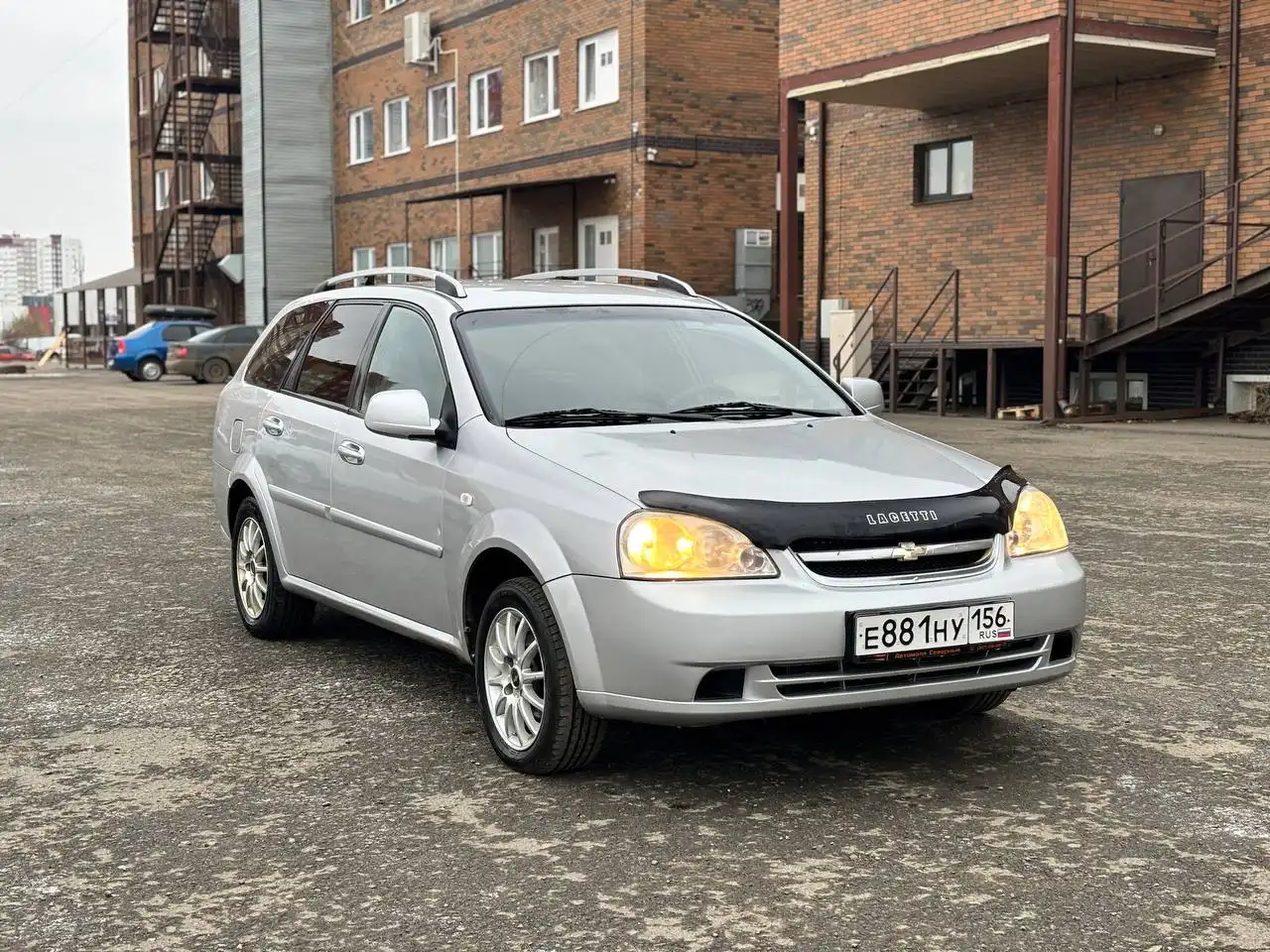 Продажа автомобиля 2010 года, механика, не гнилая, техничка обслужена