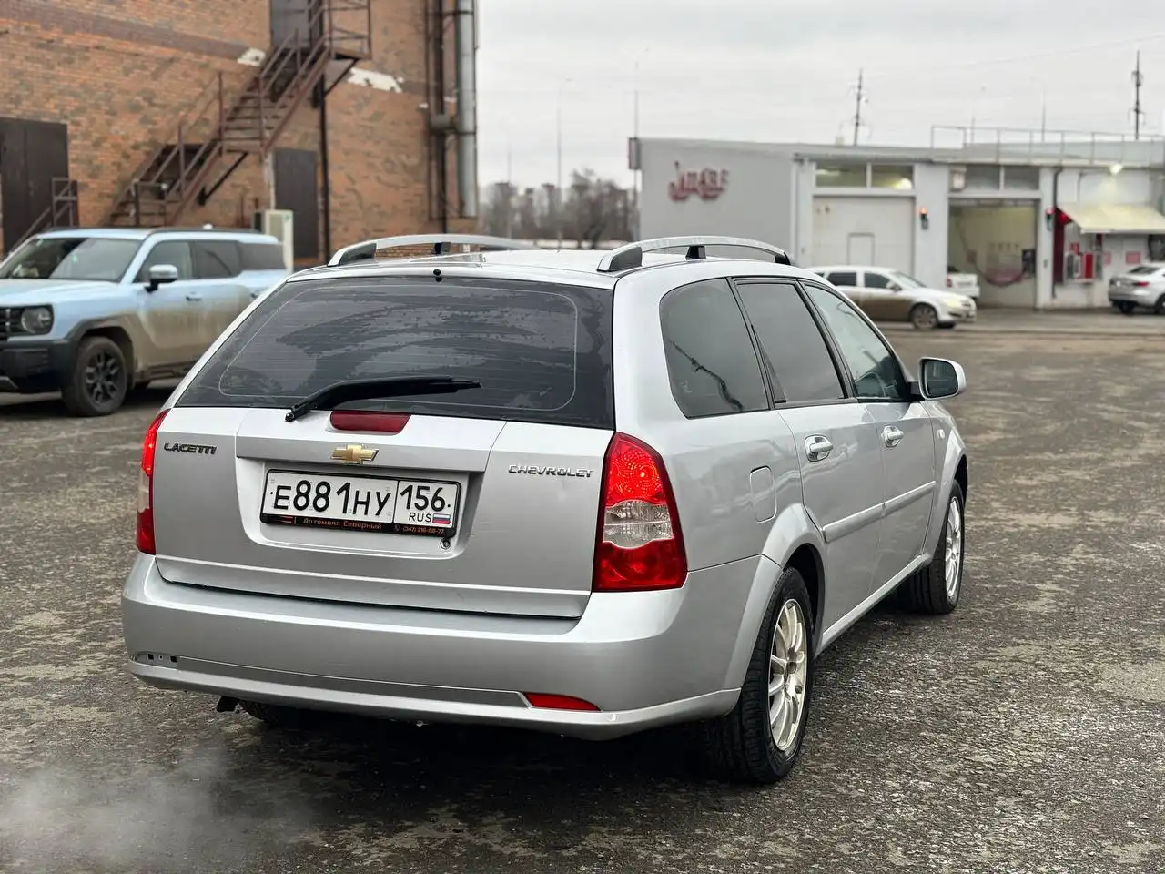 Продажа автомобиля 2010 года, механика, не гнилая, техничка обслужена