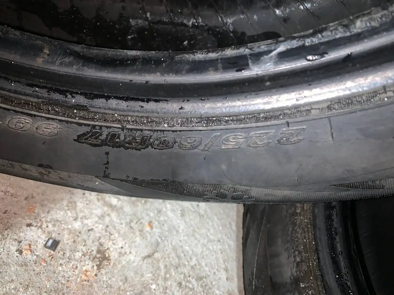 Продам комплект зимней резины WINGUARD NEXEN 225/60/17