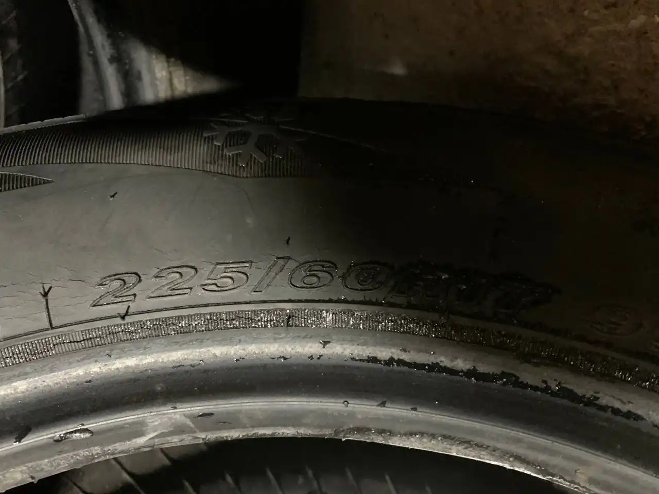 Продам комплект зимней резины WINGUARD NEXEN 225/60/17