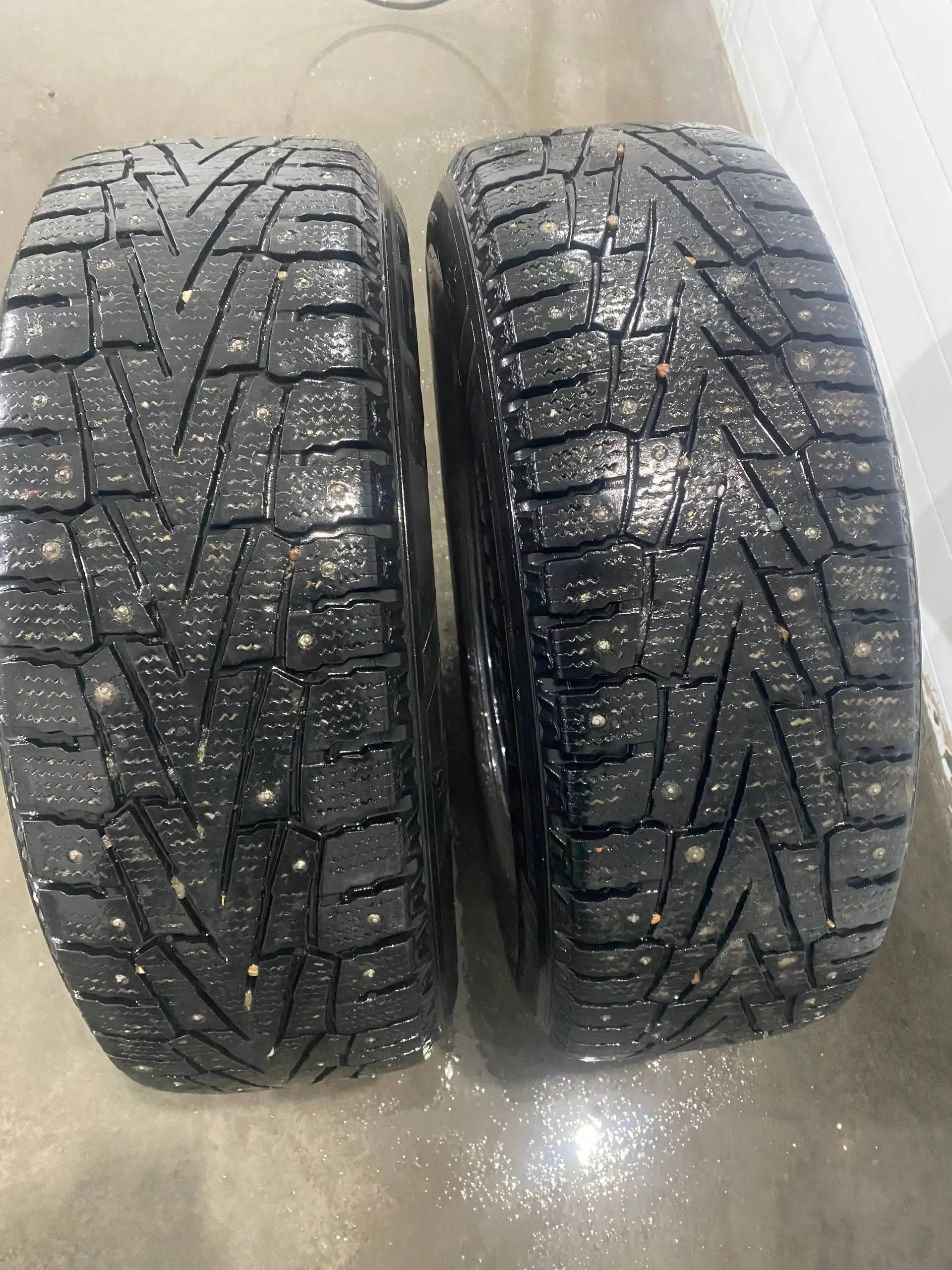 Продам комплект зимней резины WINGUARD NEXEN 225/60/17