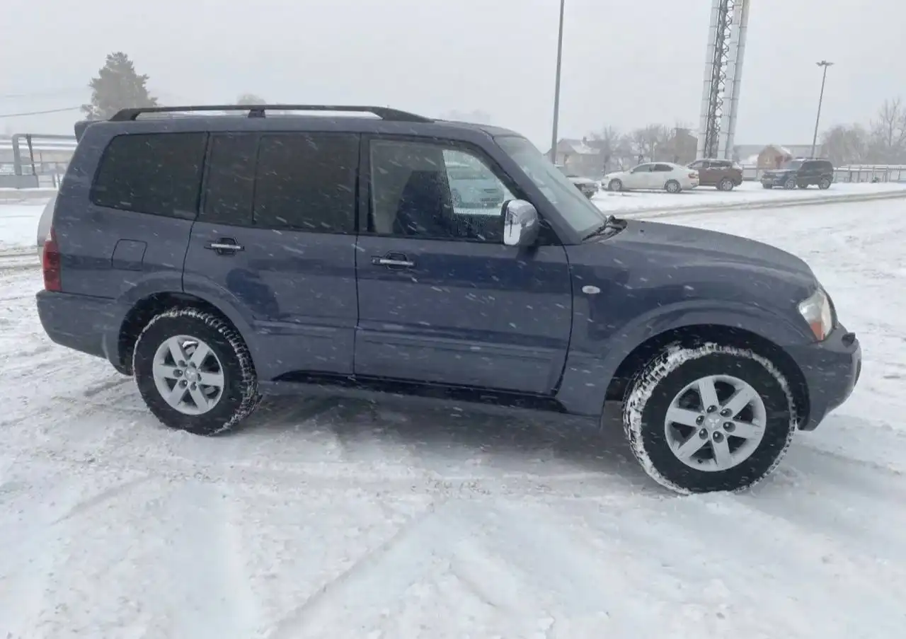 Продажа Mitsubishi Pajero III 2005 года в отличном состоянии
