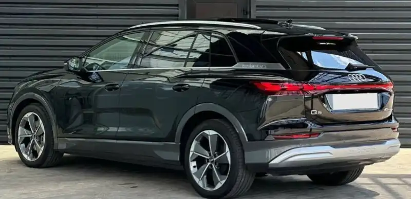 Продажа Audi Q5 e-tron 2022 года с пробегом 27000 км