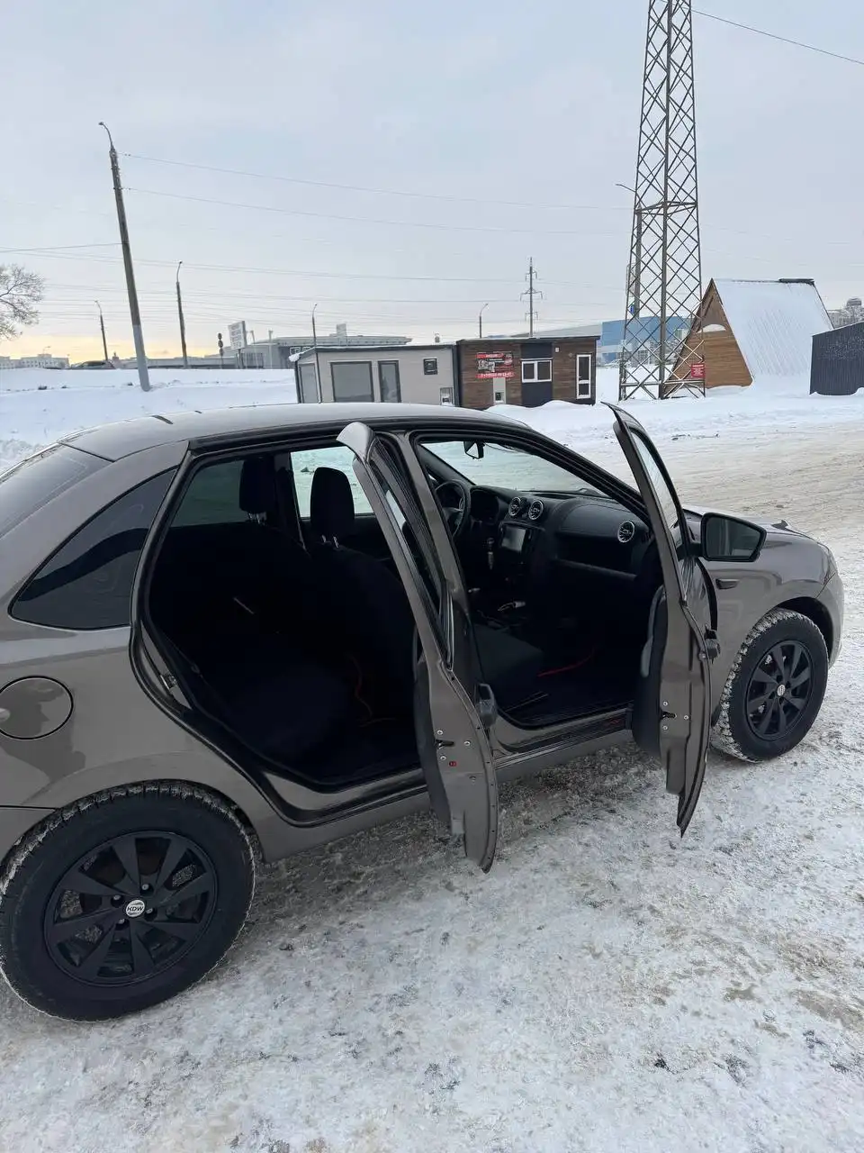 Продажа автомобиля 2016 года с пробегом 138 т км в Оренбурге