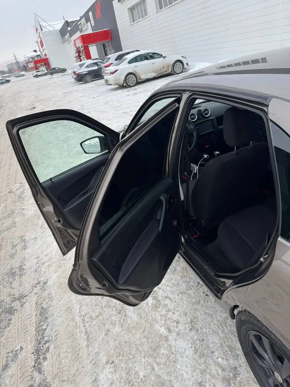 Продажа автомобиля 2016 года с пробегом 138 т км в Оренбурге