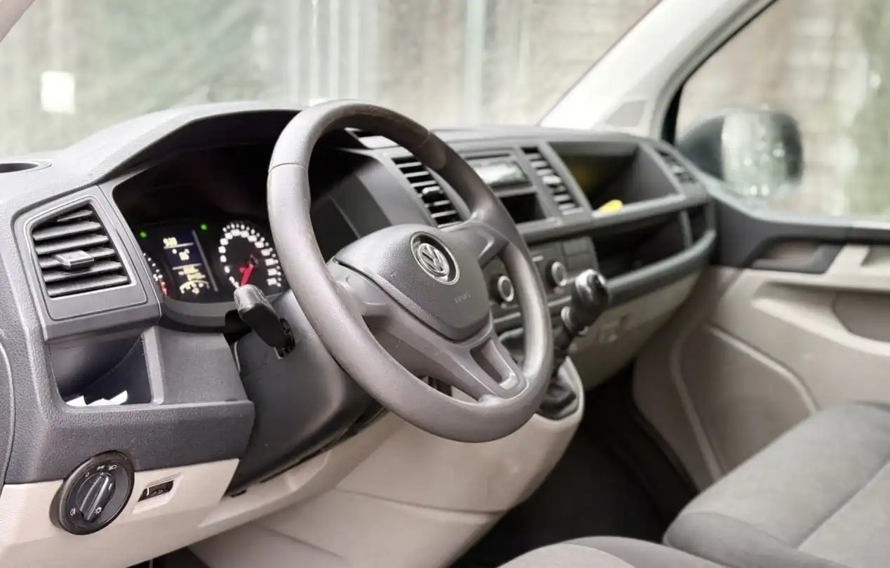 Volkswagen Transporter 2018 в хорошем состоянии - Минивэны и микроавтобусы (Авто) в Оренбург