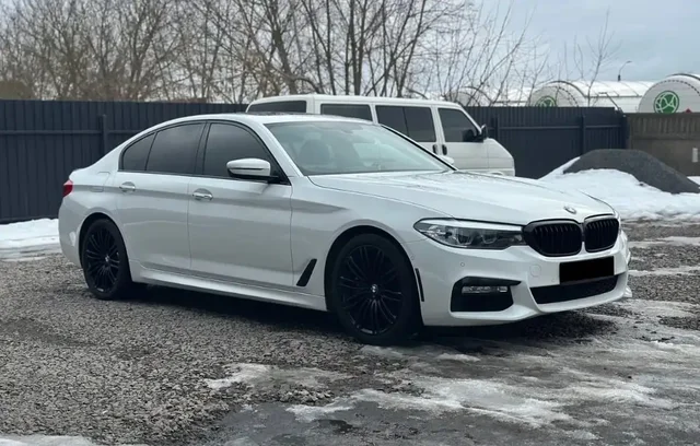 Продажа BMW 5 Series 2017 в М пакете - Легковые автомобили в Оренбург