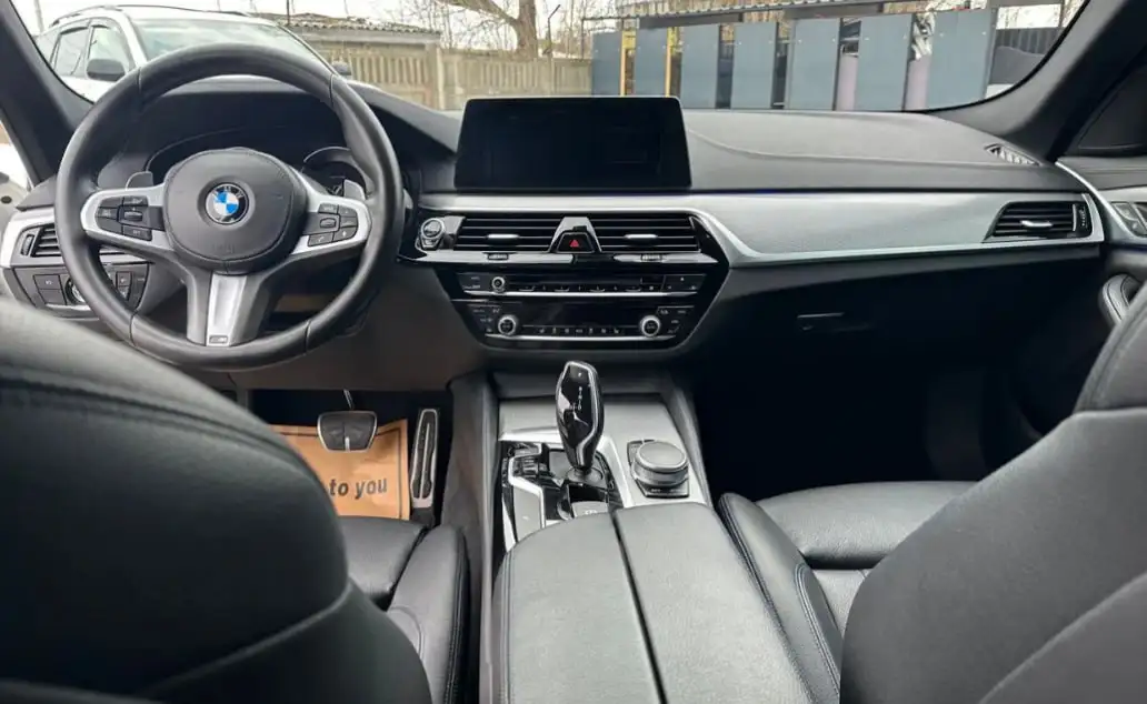 Продажа BMW 5 Series 2017 в М пакете - Легковые автомобили (Авто) в Оренбург