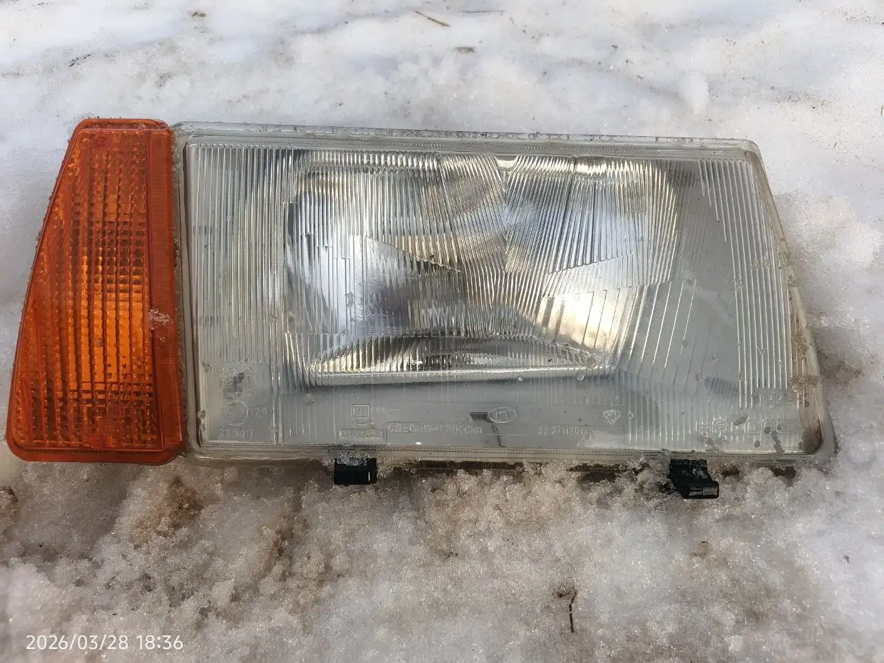 Продам запчасти для ВАЗ: поворотник, коврики, фара - Автозапчасти (Запчасти) в Оренбург