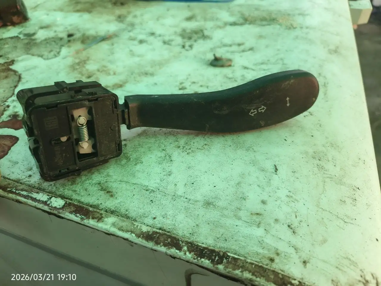 Продам запчасти для ВАЗ: поворотник, коврики, фара - Автозапчасти (Запчасти) в Оренбург