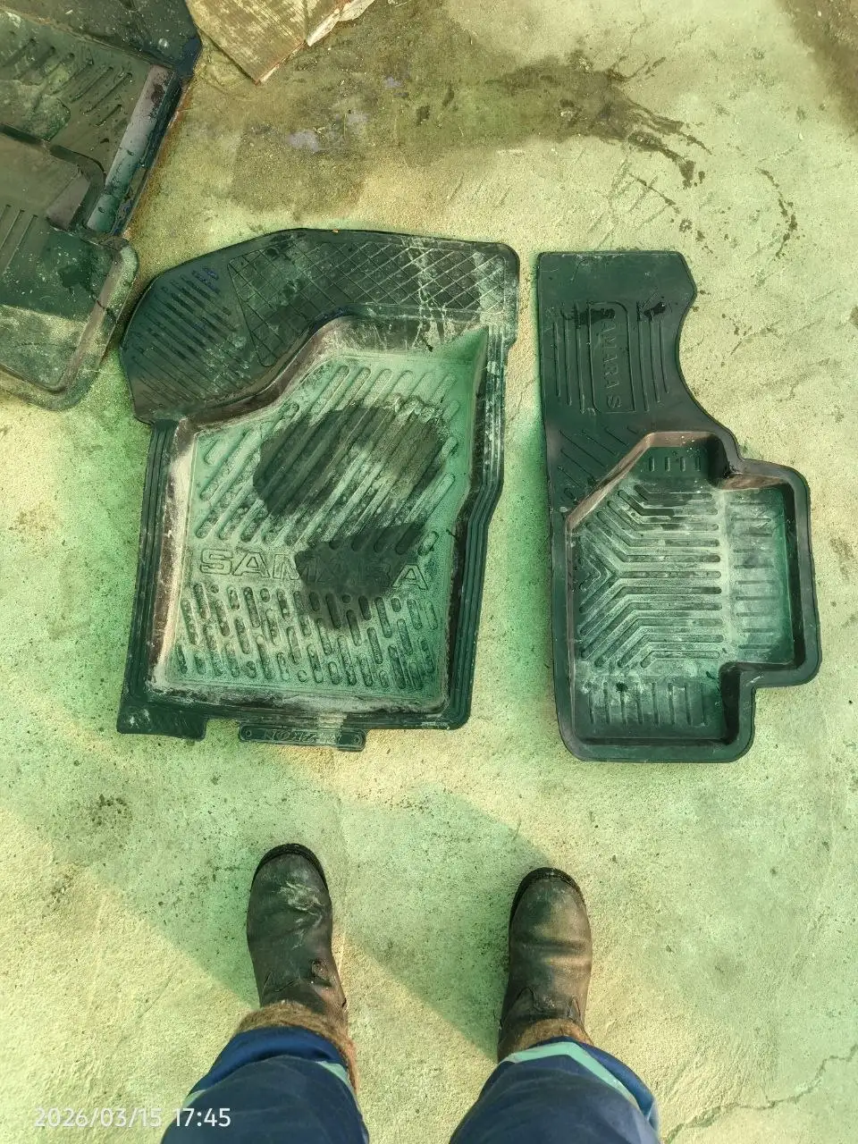 Продам запчасти для ВАЗ: поворотник, коврики, фара - Автозапчасти (Запчасти) в Оренбург