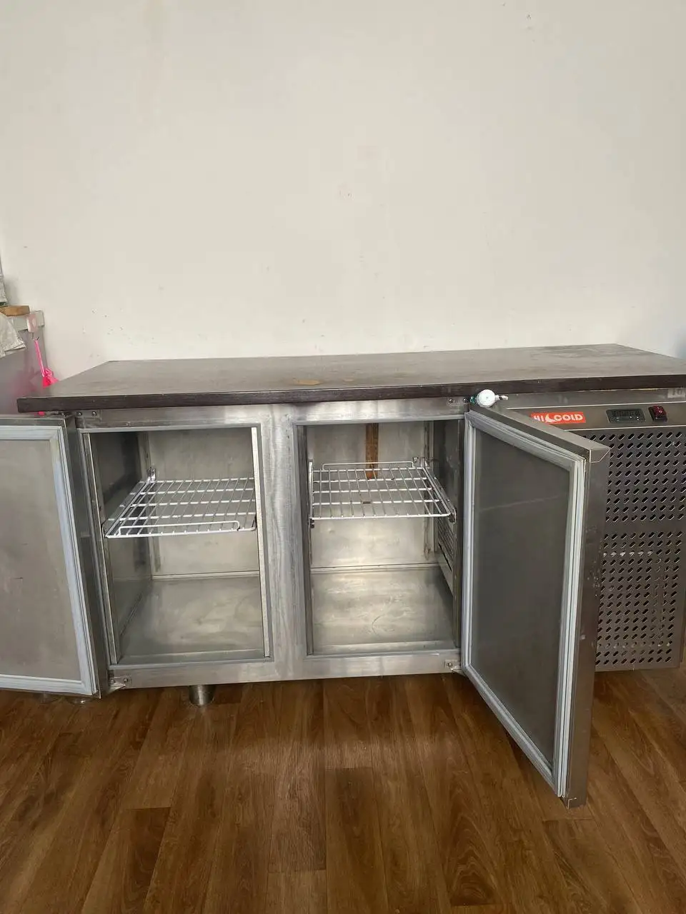 Продам холодильный стол Hicold GN 11/TN - Торговое оборудование (Готовый бизнес и оборудование) в Оренбург