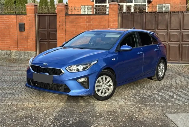 Kia Ceed 2019 III поколение, 1.6 л, 96 000 км - Lexus ES в Оренбург