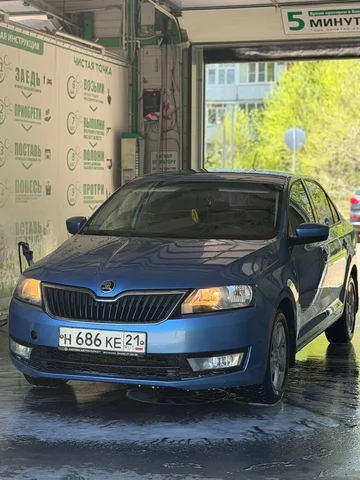 Skoda Rapid 2015 1.4 на автомате - Lexus ES в Оренбург
