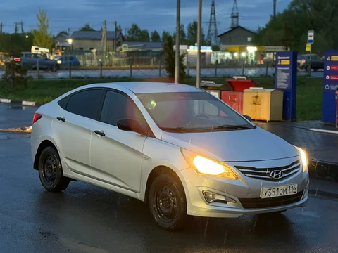 Hyundai Solaris 2015 рестайлинг - Lexus ES в Оренбург