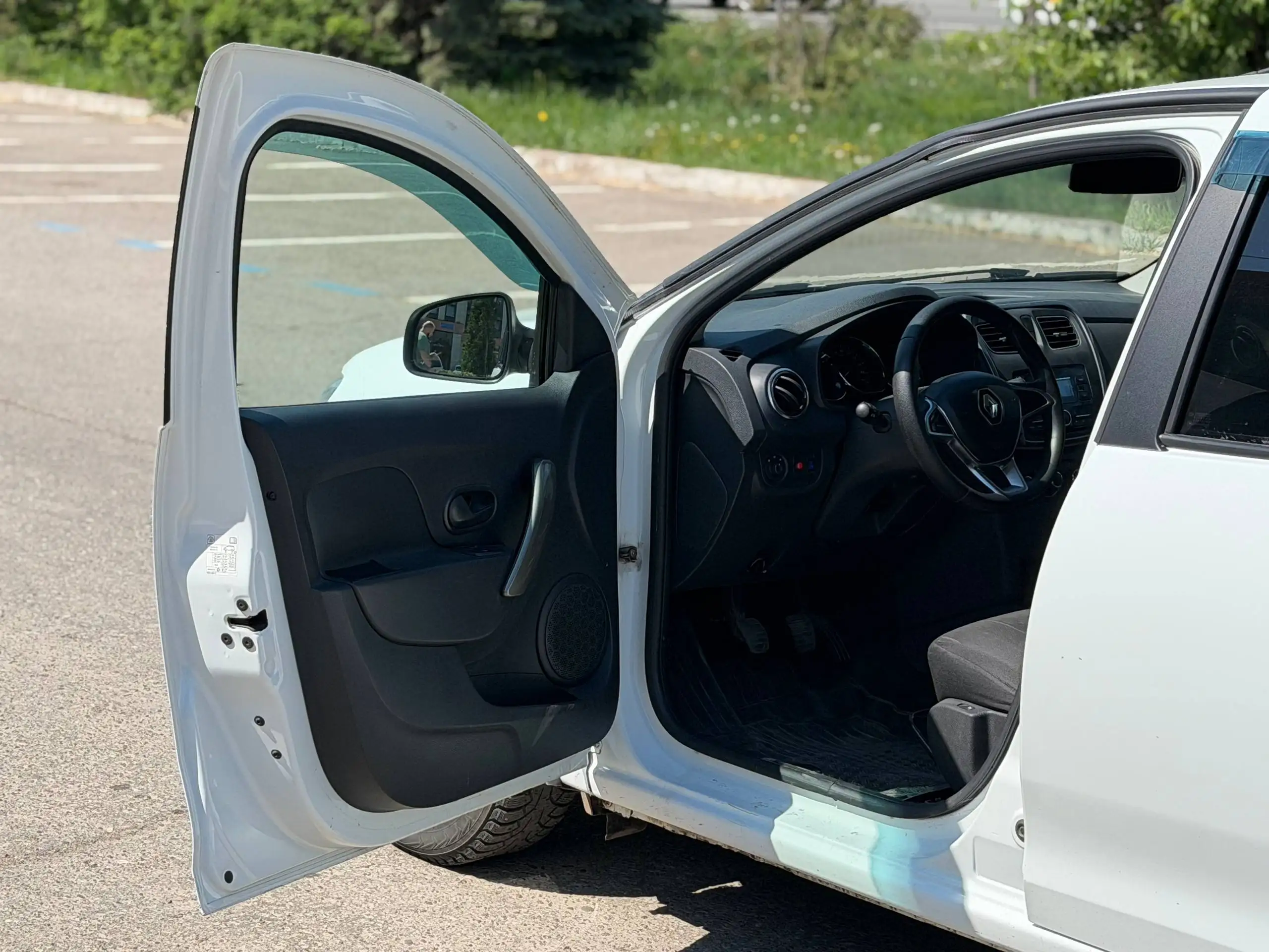 Renault Logan 2020 1.6 - Легковые автомобили (Авто) в Казань