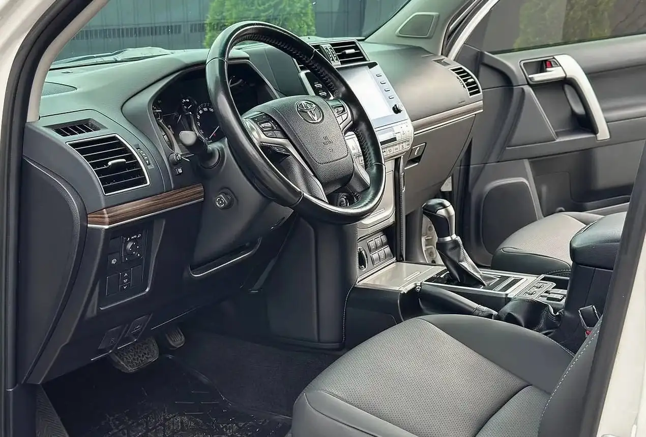 Toyota Land Cruiser Prado 2021 - Внедорожник (Авто) в Оренбург