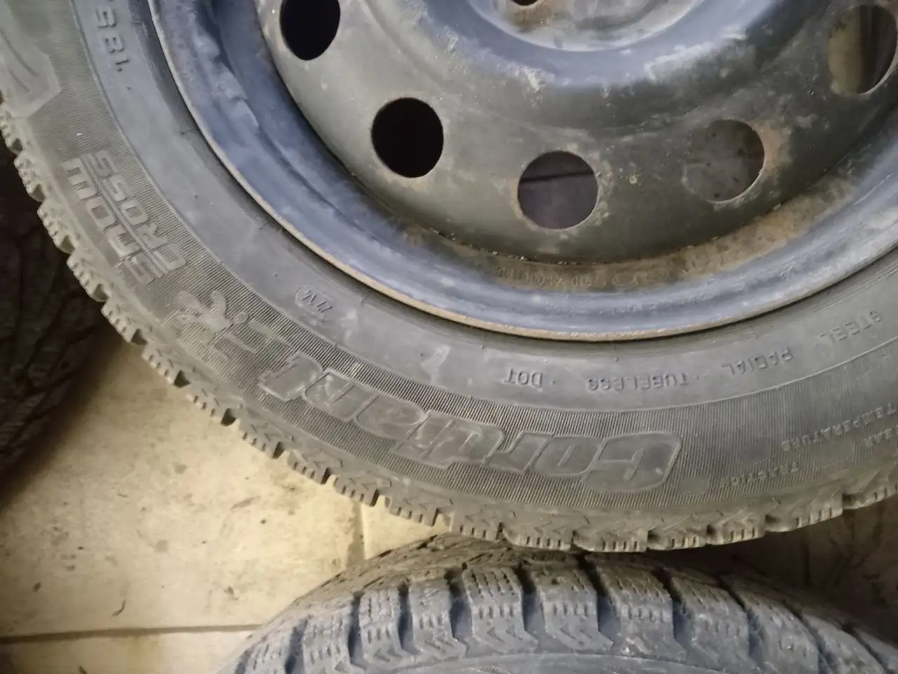 Шины 185/65 с разболтовкой 4x100 для Соляриса и Лифан Солано - Шины и диски (Авто) в Оренбург