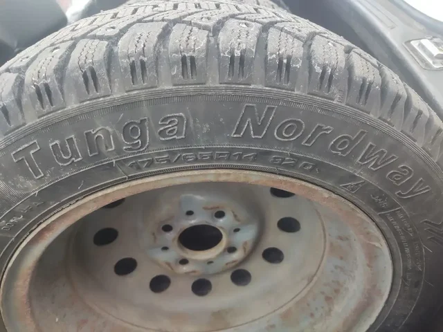 Продам зимние колеса R14 с шипами - Ветераны советского автопрома в Оренбург