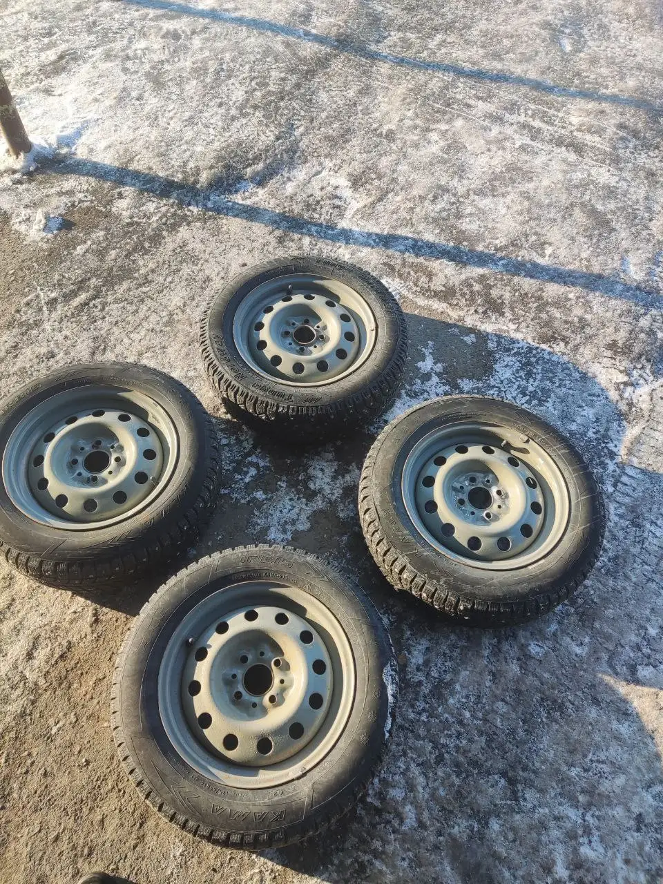 Продам зимние колеса R14 с шипами - Шины и диски (Авто) в Оренбург