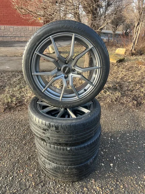 Продам комплект колес 215/45/17 - Осветительное оборудование в Оренбург