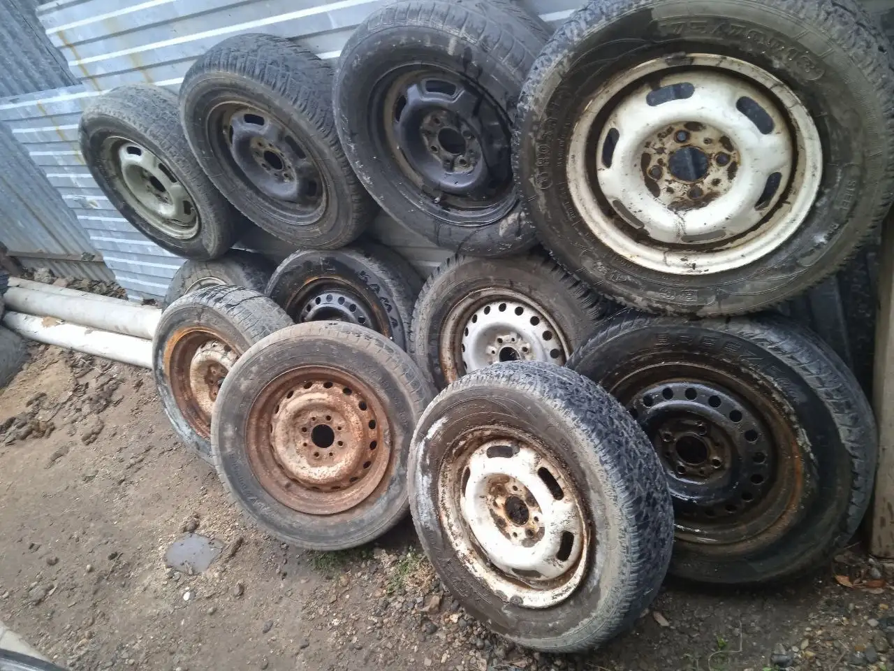 Колеса ВАЗ 13 штук разных размеров - Колеса и диски (Запчасти) в Оренбург