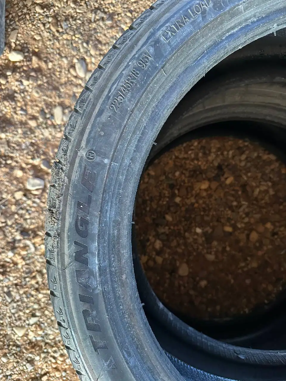 Два баллона R18 - Шины и диски (Запчасти) в Соль-Илецк