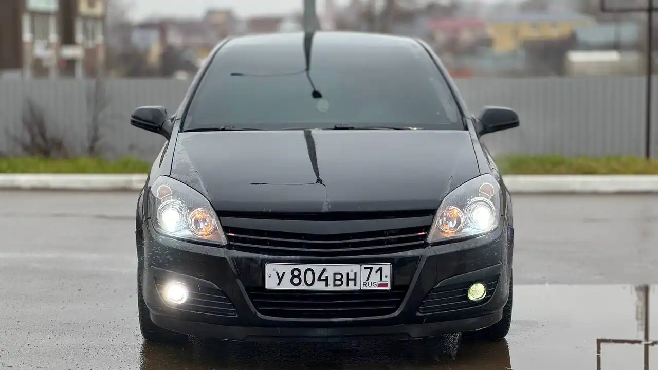 Opel Astra Gts 2008 года с панорамой и комплектацией Cosmo