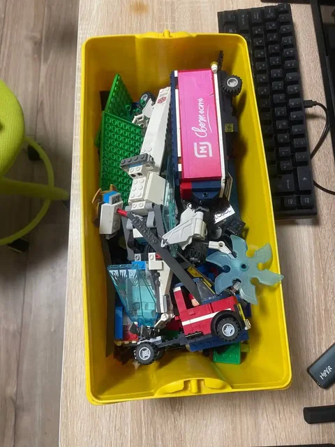 Продажа коробки Лего с редкой фигуркой - Хобби и отдых в Самара