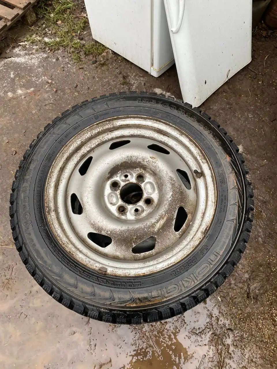 Продажа зимних шин и сабвуфера