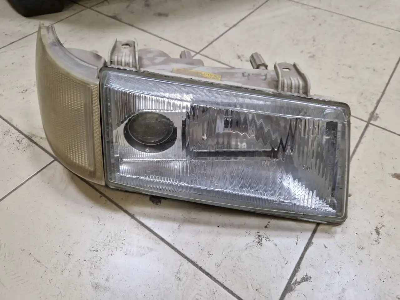 Продажа фар для автомобилей