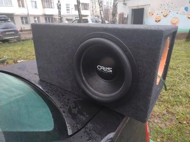 Продам сабовое звено с сабвуфером ORIS и усилителем - частное объявление в Киров