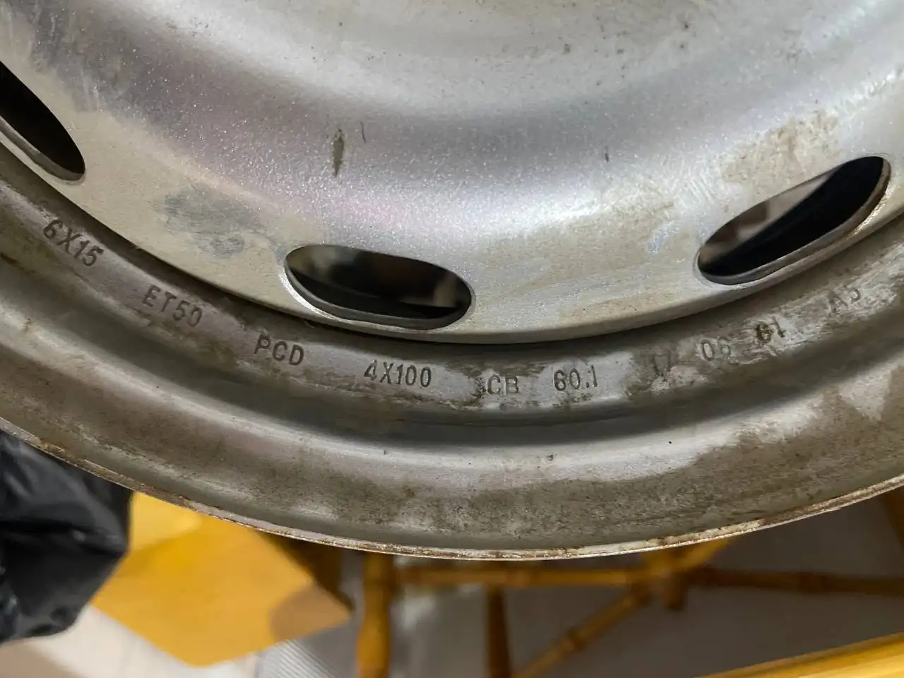 Продажа 15-дюймовых штампов и резины