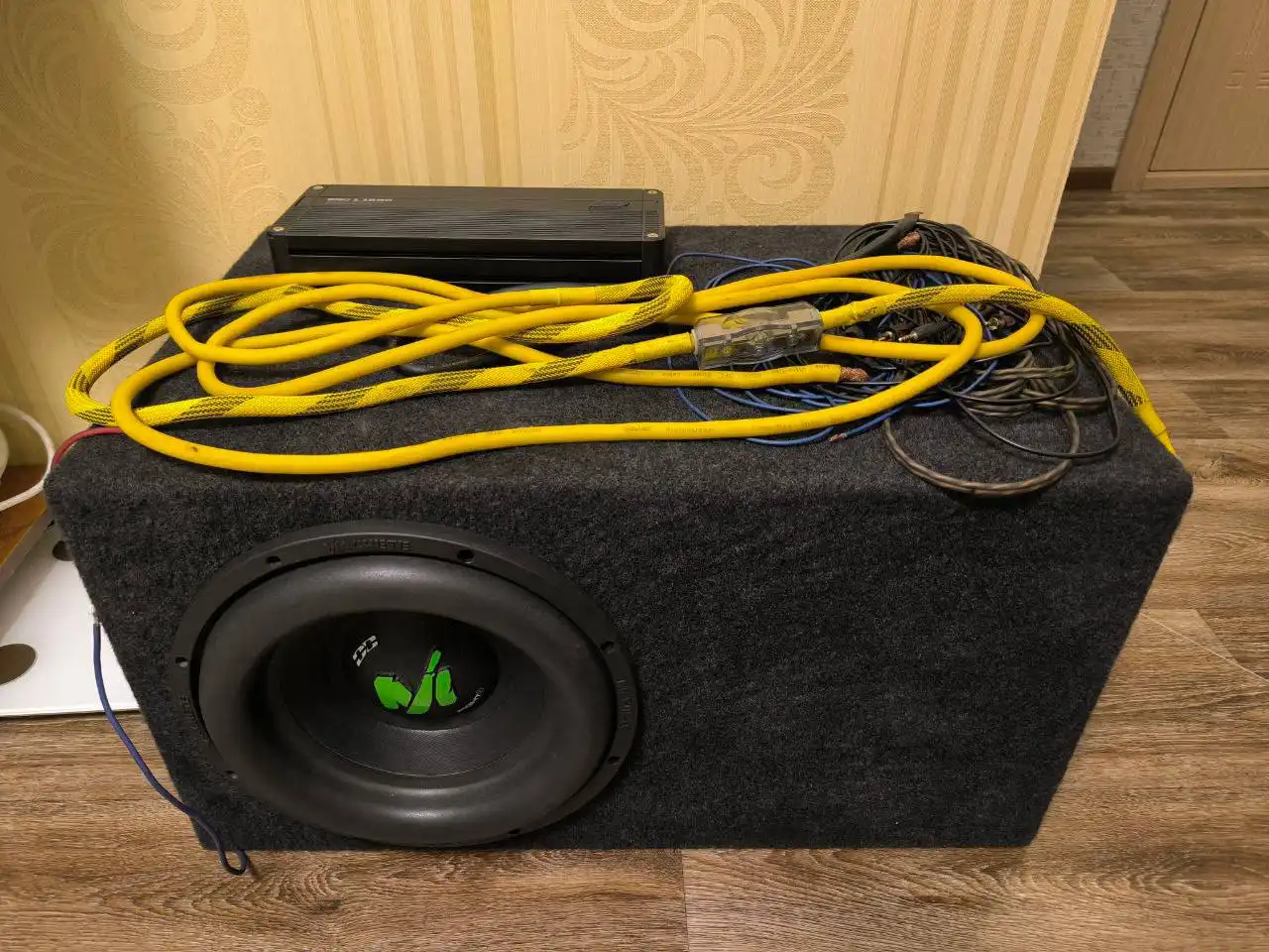 Продажа сабвуфера DeafBounce Fight R с усилителем АМР - Автозвук (Электроника) в Киров