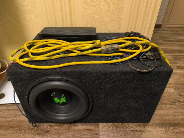 Продажа сабвуфера DeafBounce Fight R с усилителем АМР - Электроника в Киров