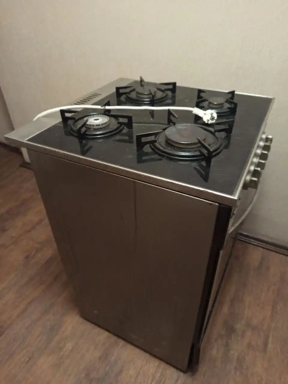 Продам газовую плиту Hansa