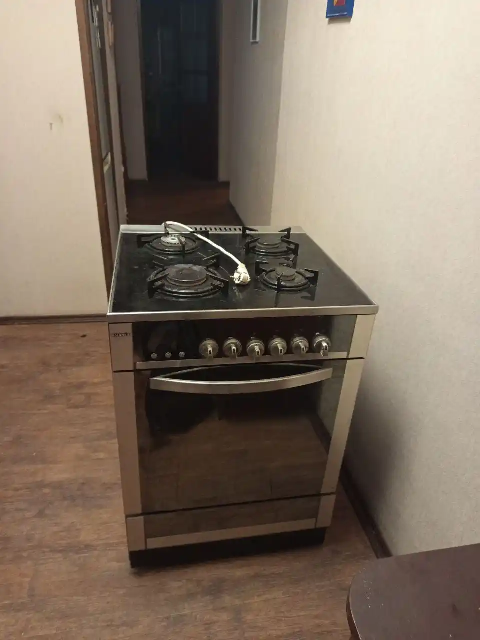 Продам газовую плиту Hansa