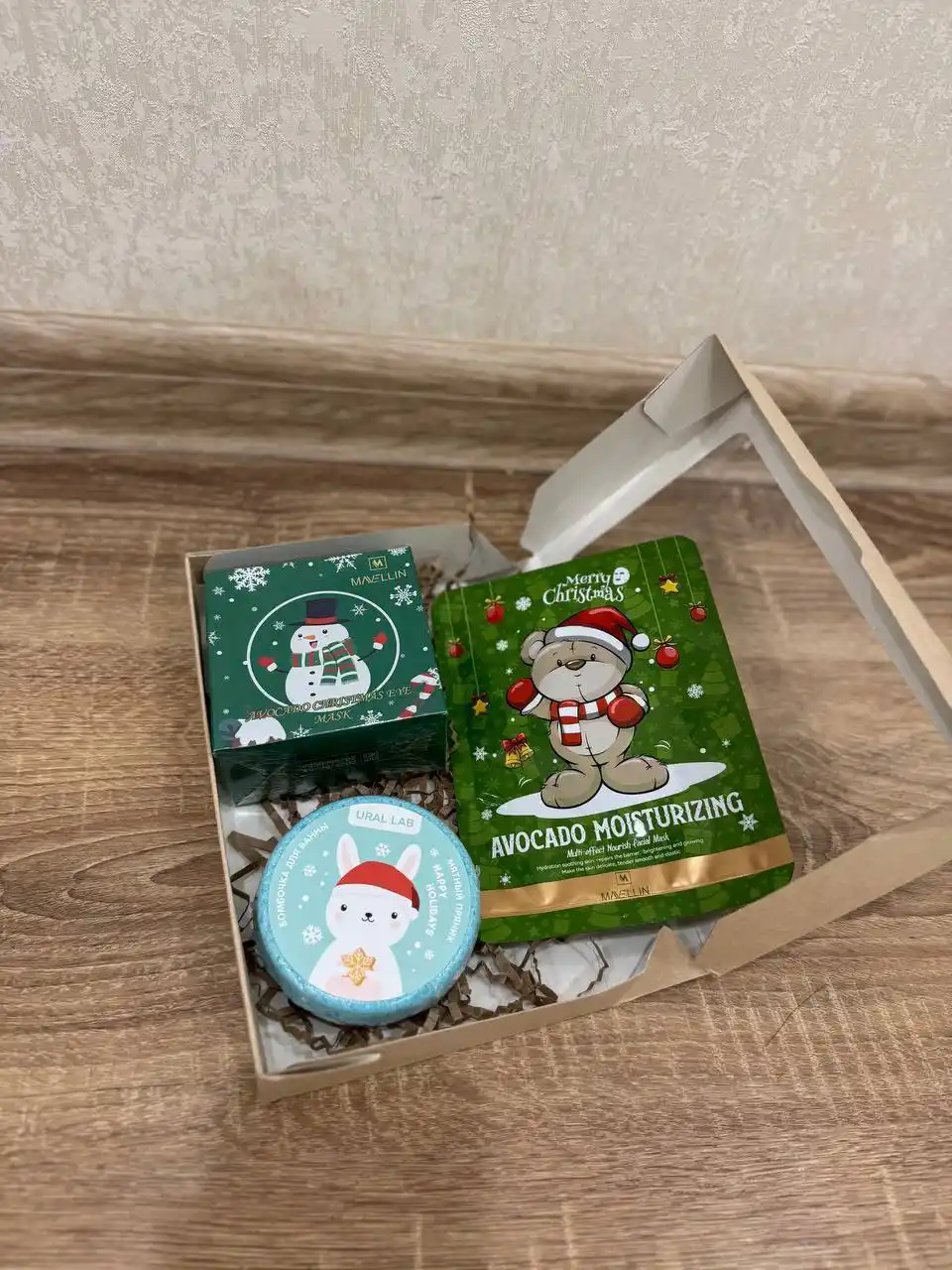 Новогодние носочки и косметические наборы