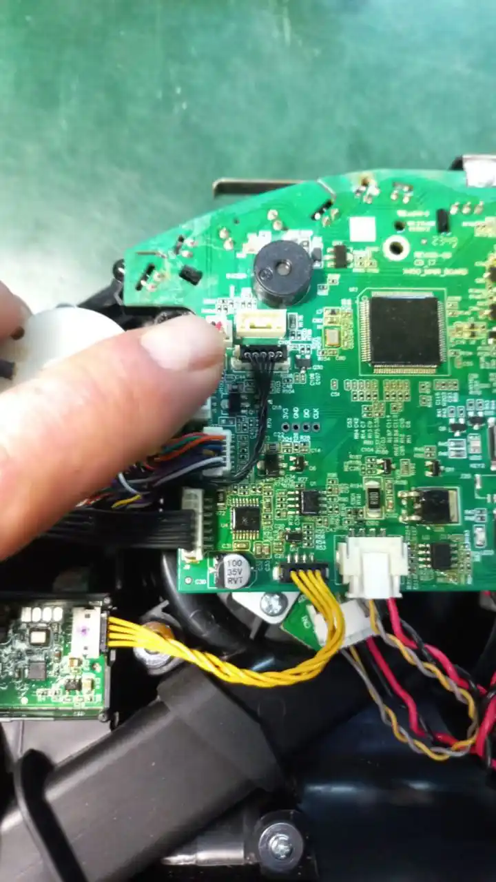 Робот пылесос Polaris IQ Home 0926W на запчасти