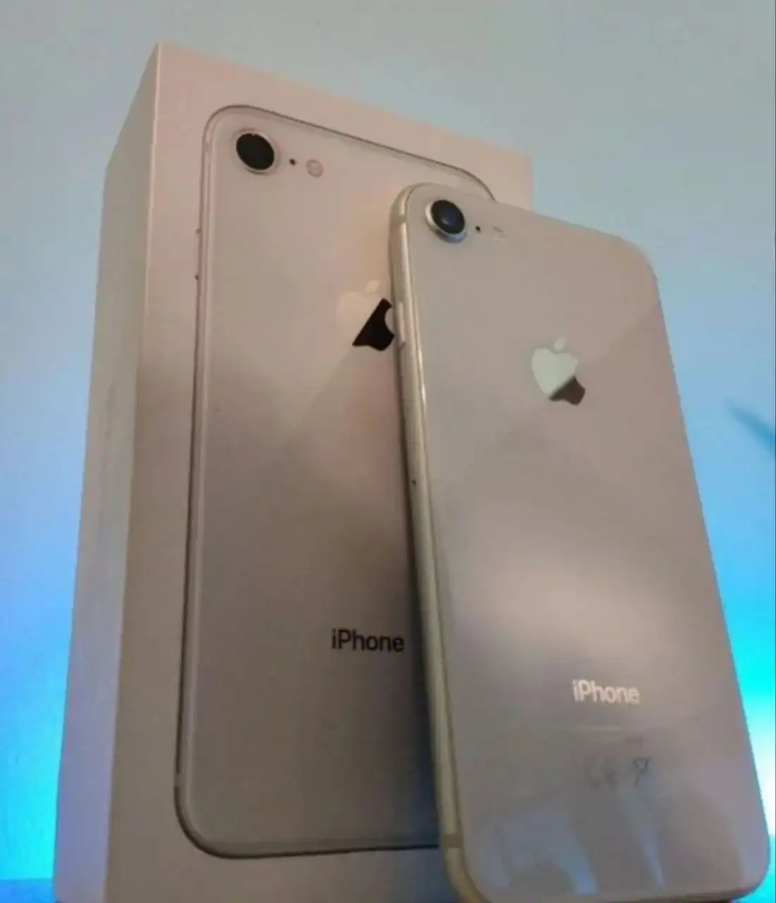 Продаю iPhone 8