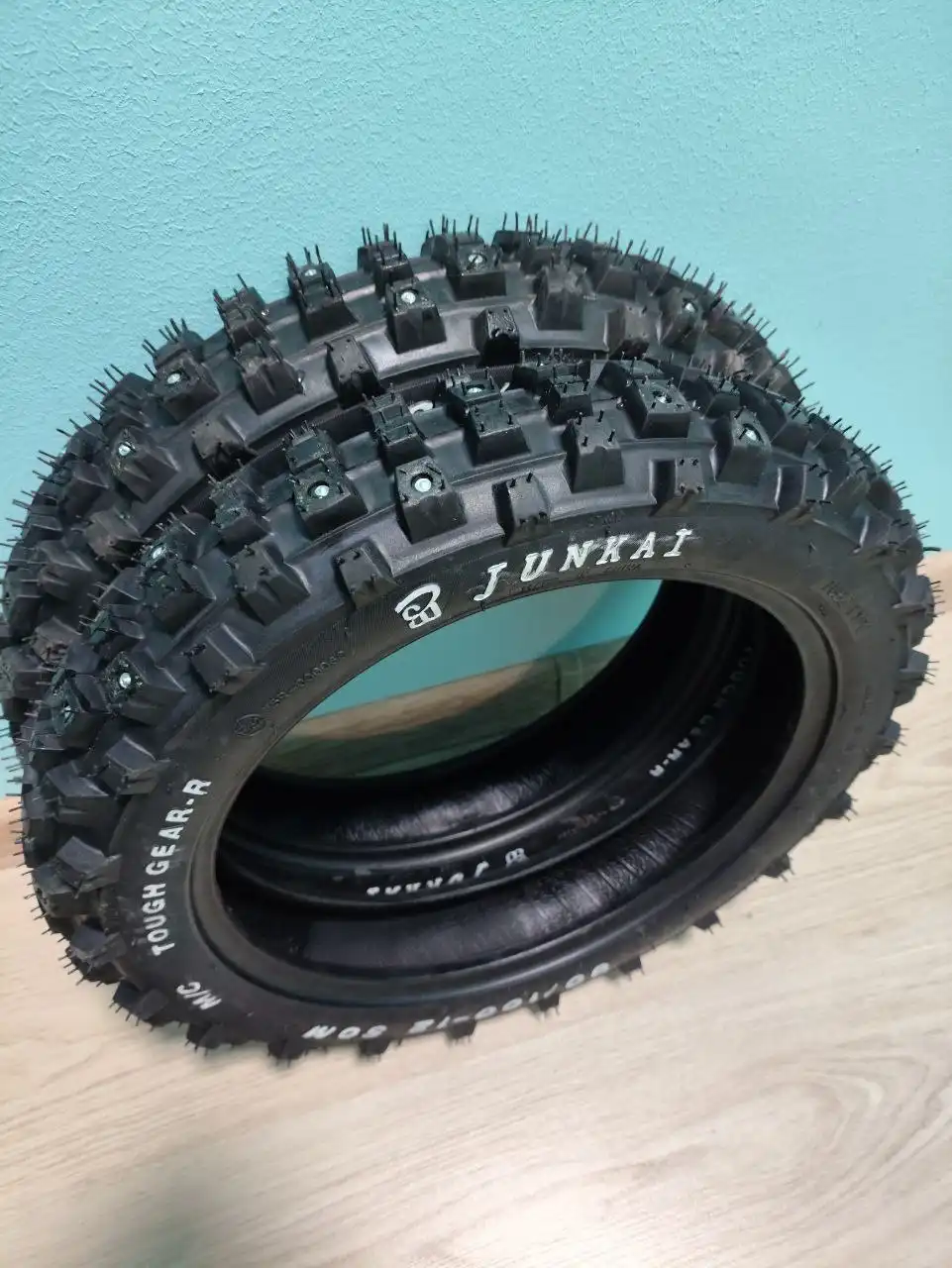 Зимние шипованные покрышки для электровелосипеда