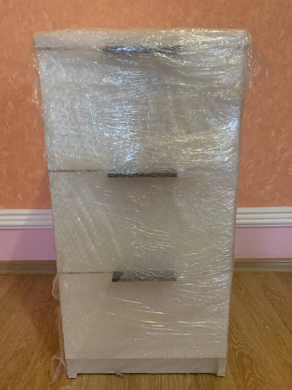 Продажа белого комода для салона красоты