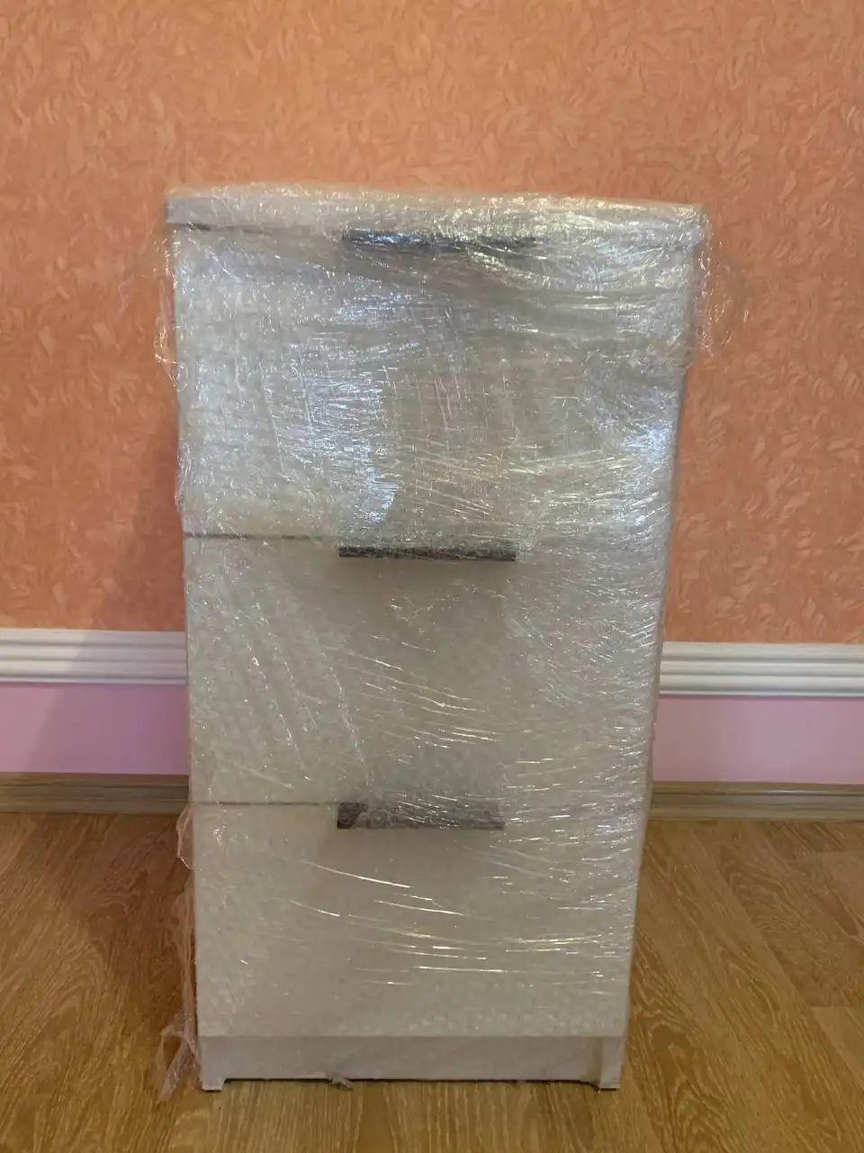 Продажа белого комода для салона красоты