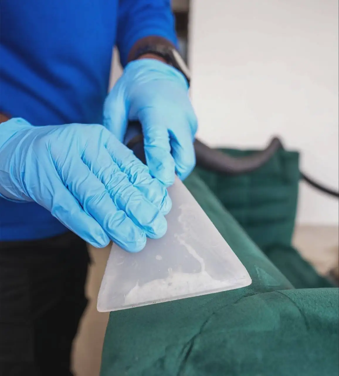 5 признаков, что ваш диван кричит о помощи - Химчистка (Услуги) в Москва