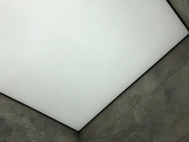 Монтаж натяжных потолков с освещением в Москве