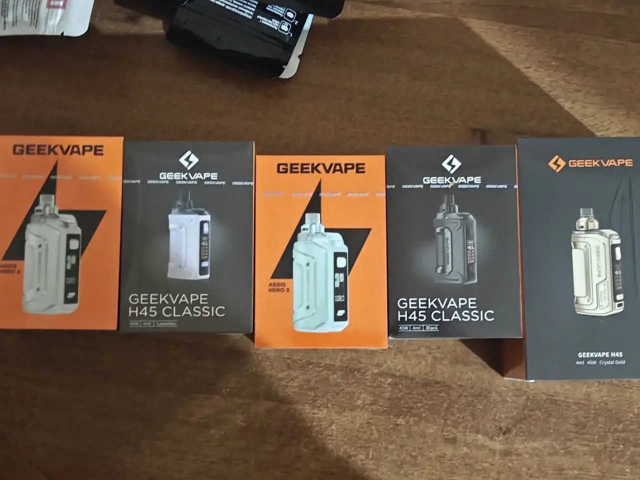 Продажа товаров у универмага в Костроме