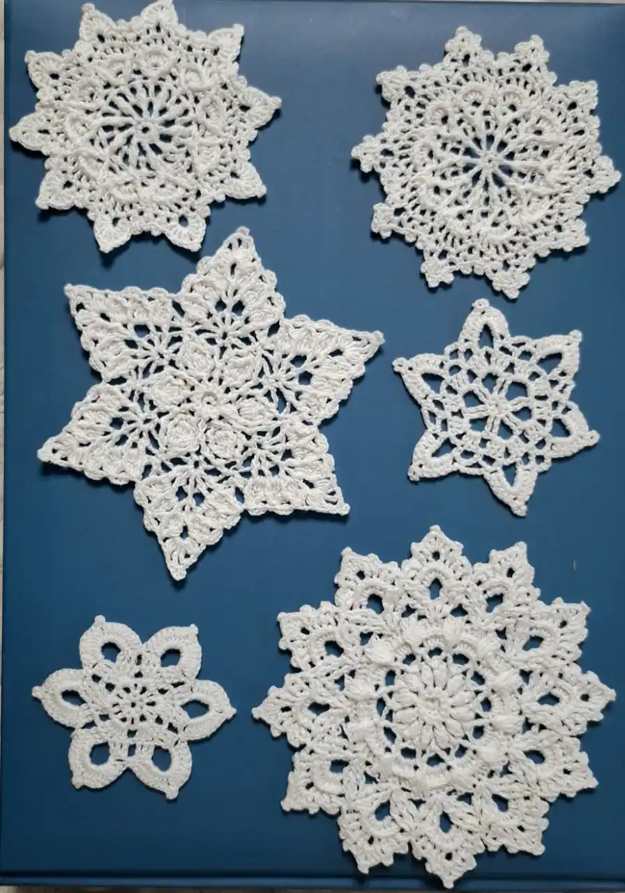 Вязаные ажурные снежинки
