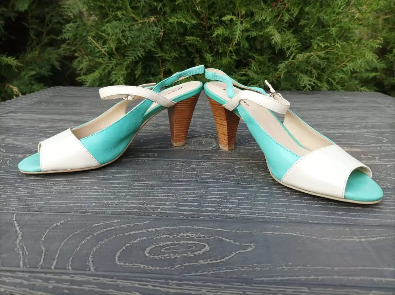 Продам новые босоножки 36 размера