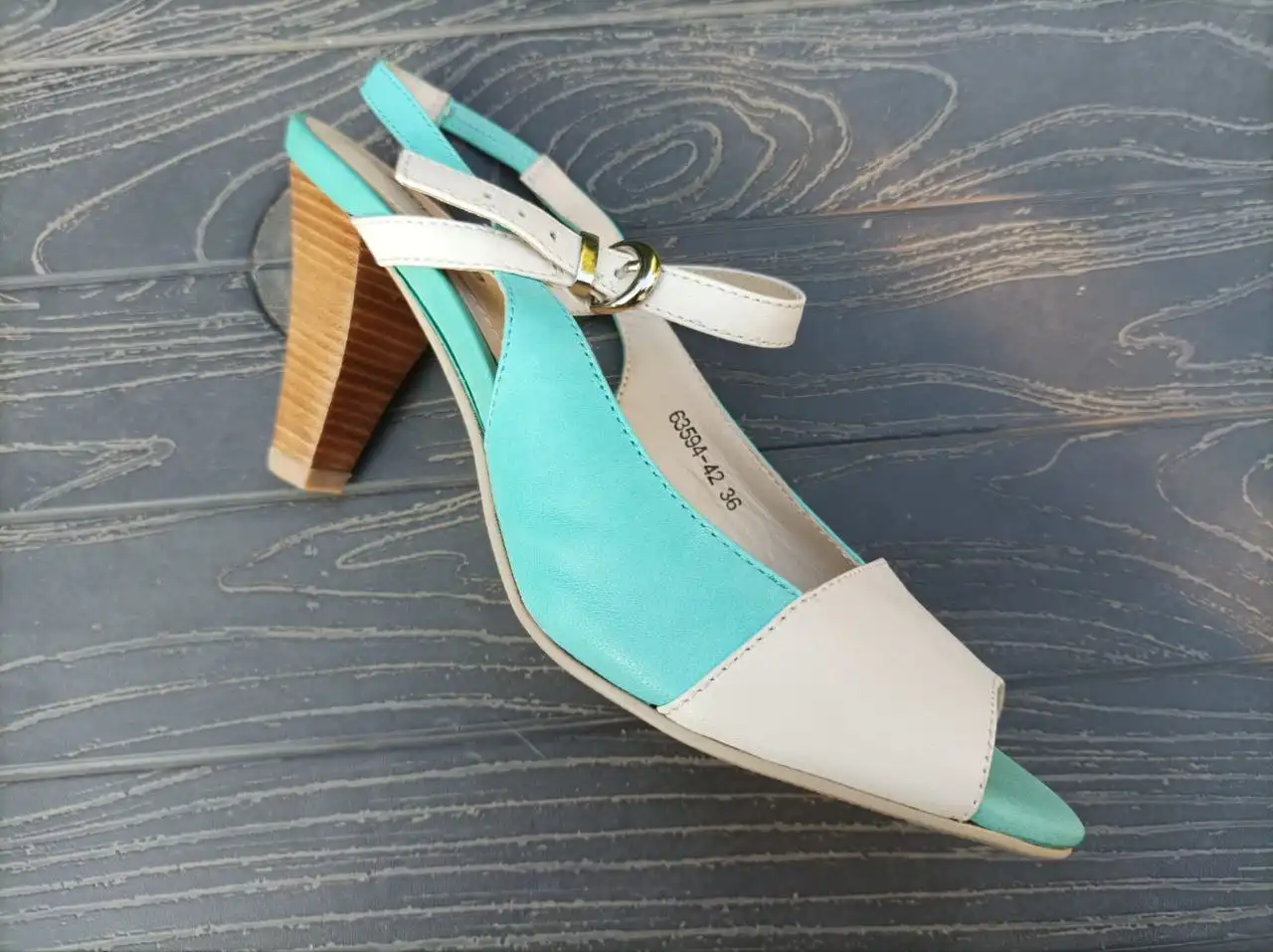 Продам новые босоножки 36 размера