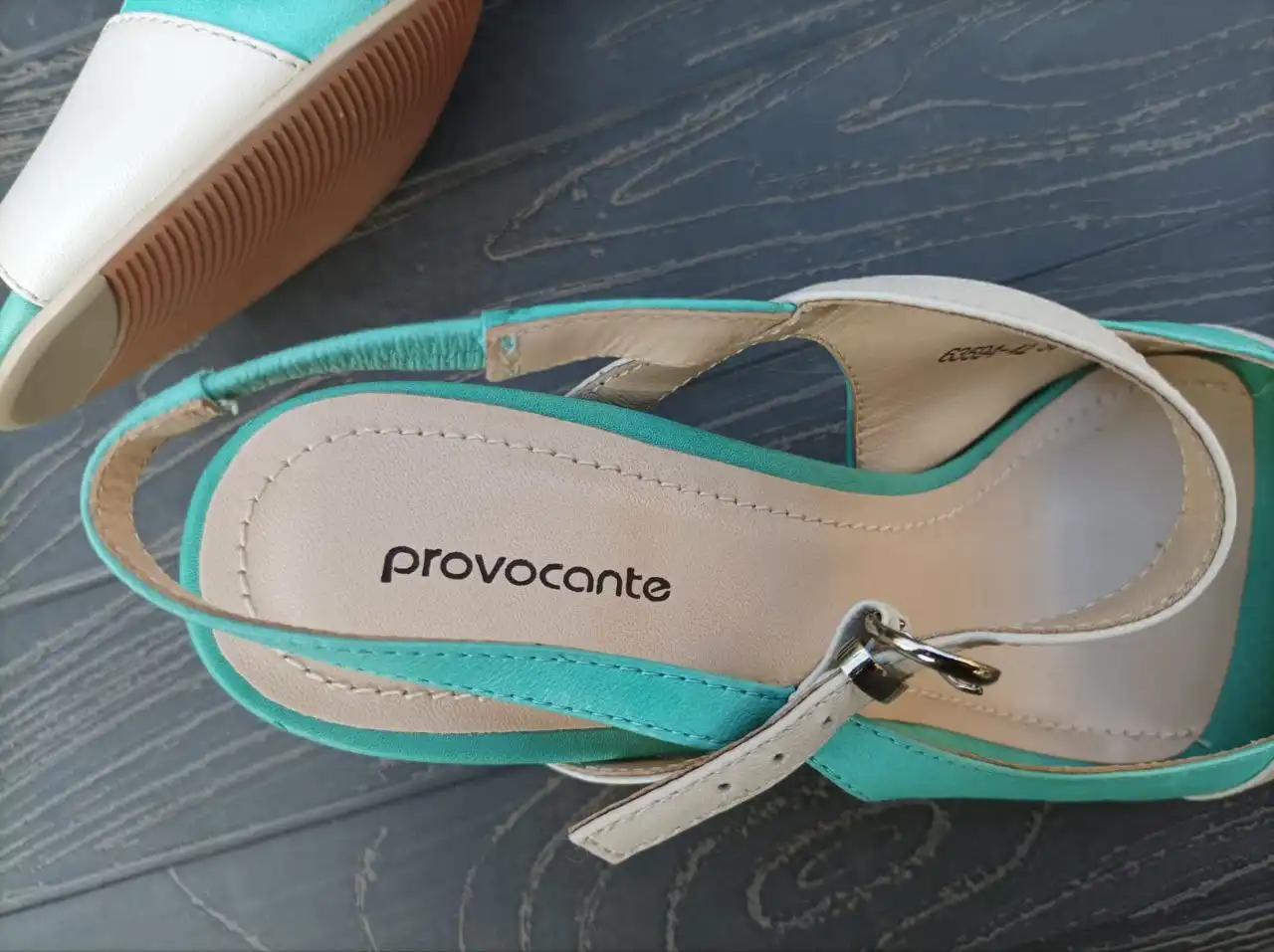 Продам новые босоножки 36 размера